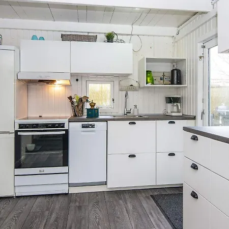 4 Person In Hemmet-by Traum Hemmet